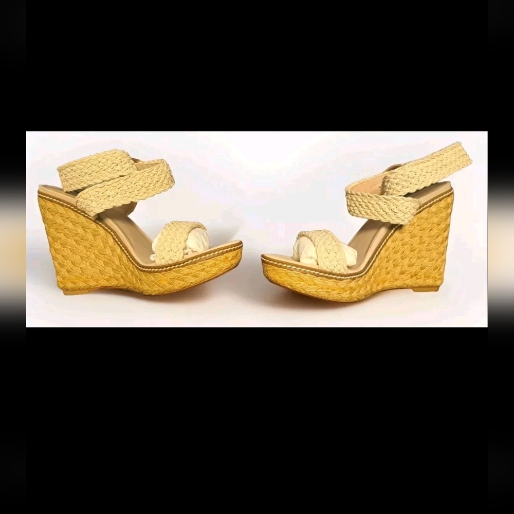 Stuart Weitzman - Alex - Ivory Crochet - Wedge Sandals - 9.5 NWB